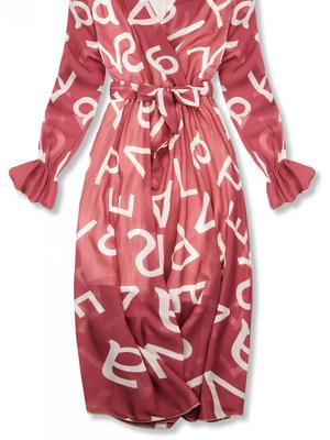 Tmavě růžové midi šaty s potiskem písmen