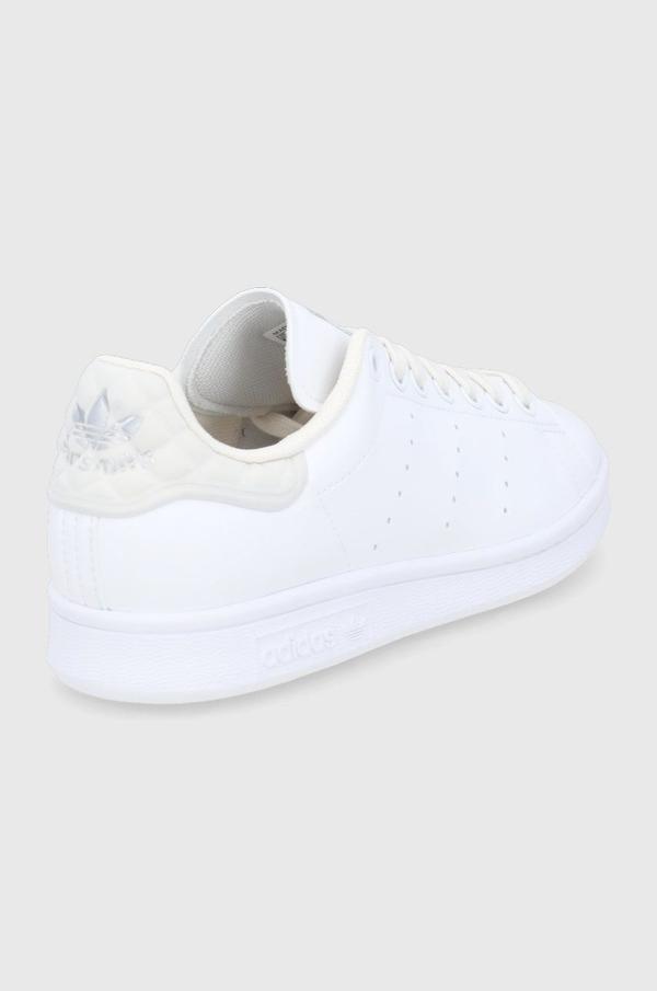 Boty adidas Originals H04054 bílá barva, na plochém podpatku