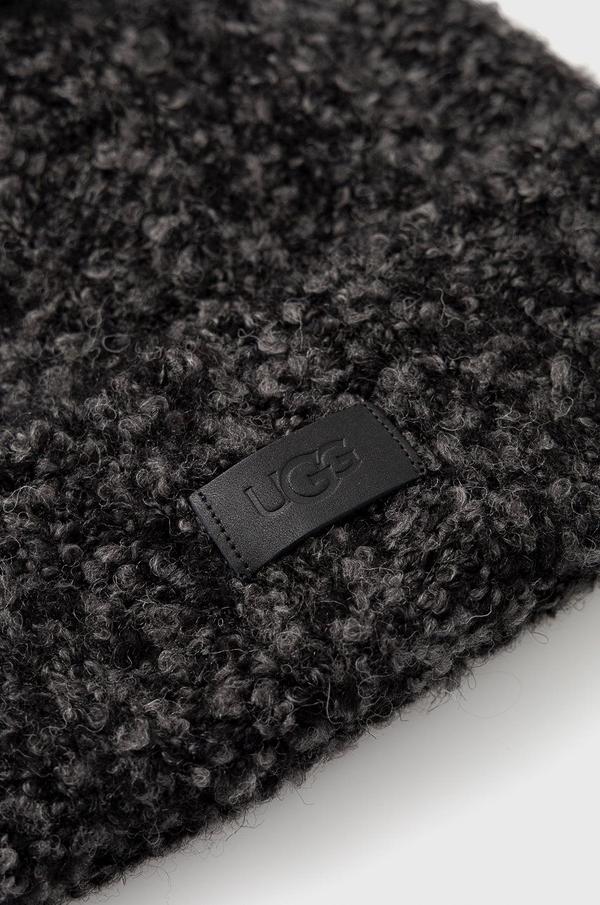 Čepice z vlněné směsi UGG Boucle Knit Cuff Pom černá barva, z husté pleteniny
