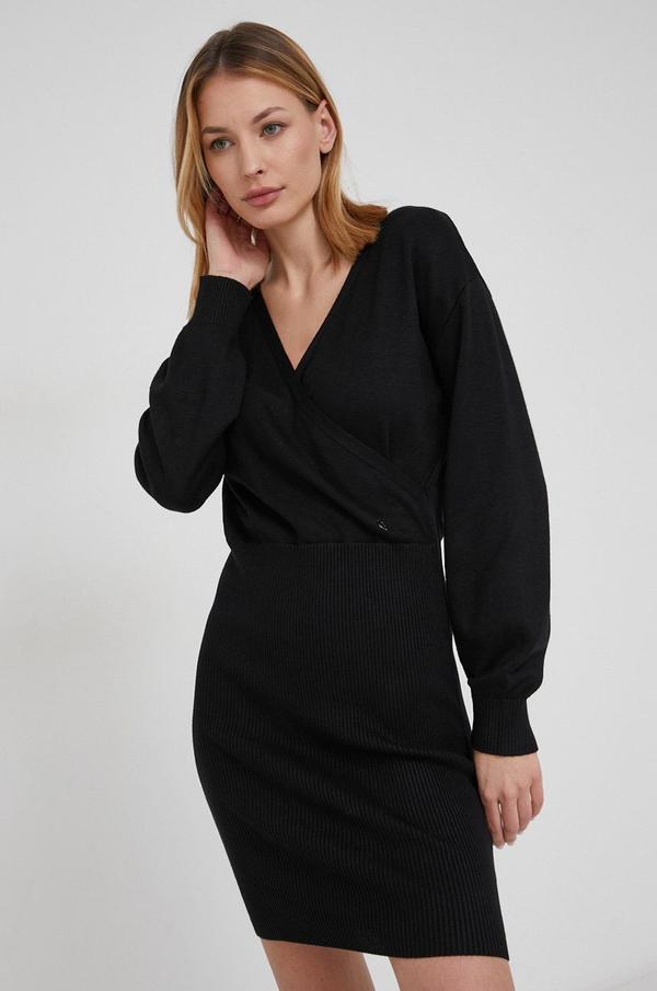 Šaty Guess černá barva, mini, jednoduché