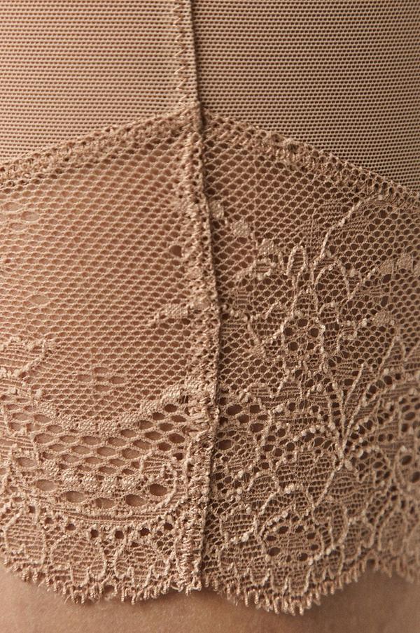 Spanx - Modelující šortky Spotlight On Lace