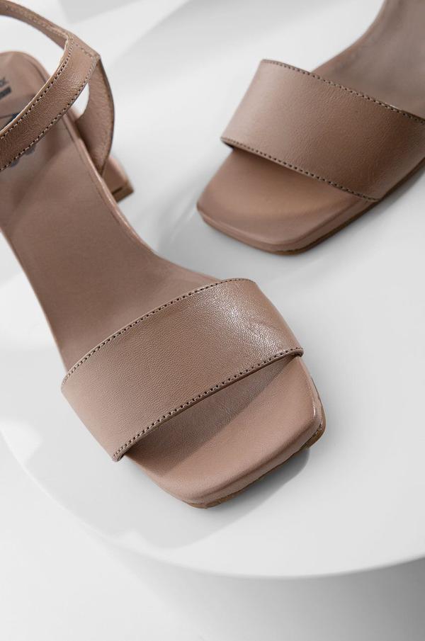 Kožené sandály Answear Lab béžová barva